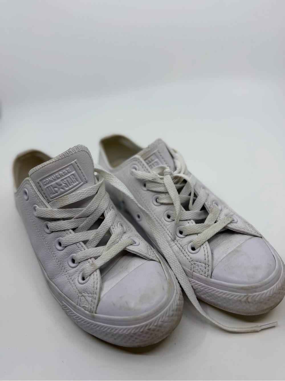 Converse Chuck Taylor All Star White Leather Low Top Sneakers Women’s 7